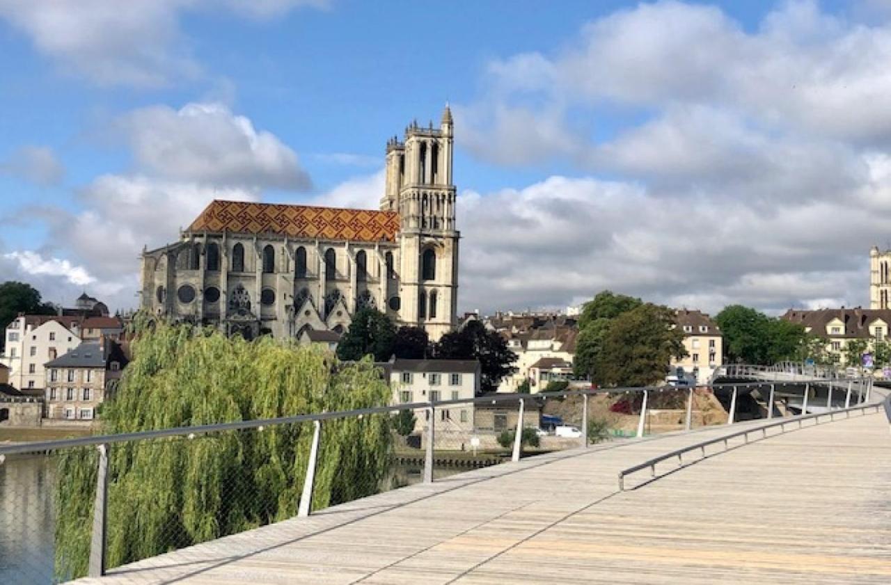Appartement Avec Jardin Et Terrasse Pres De Paris Mantes-la-Jolie Eksteriør bilde