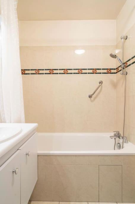 Appartement Avec Jardin Et Terrasse Pres De Paris Mantes-la-Jolie Eksteriør bilde