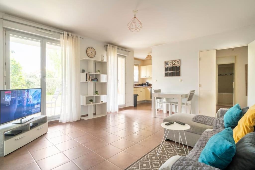 Appartement Avec Jardin Et Terrasse Pres De Paris Mantes-la-Jolie Eksteriør bilde