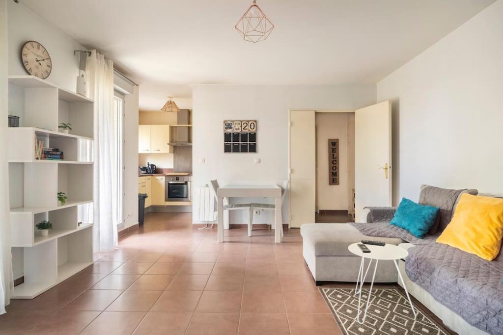 Appartement Avec Jardin Et Terrasse Pres De Paris Mantes-la-Jolie Eksteriør bilde