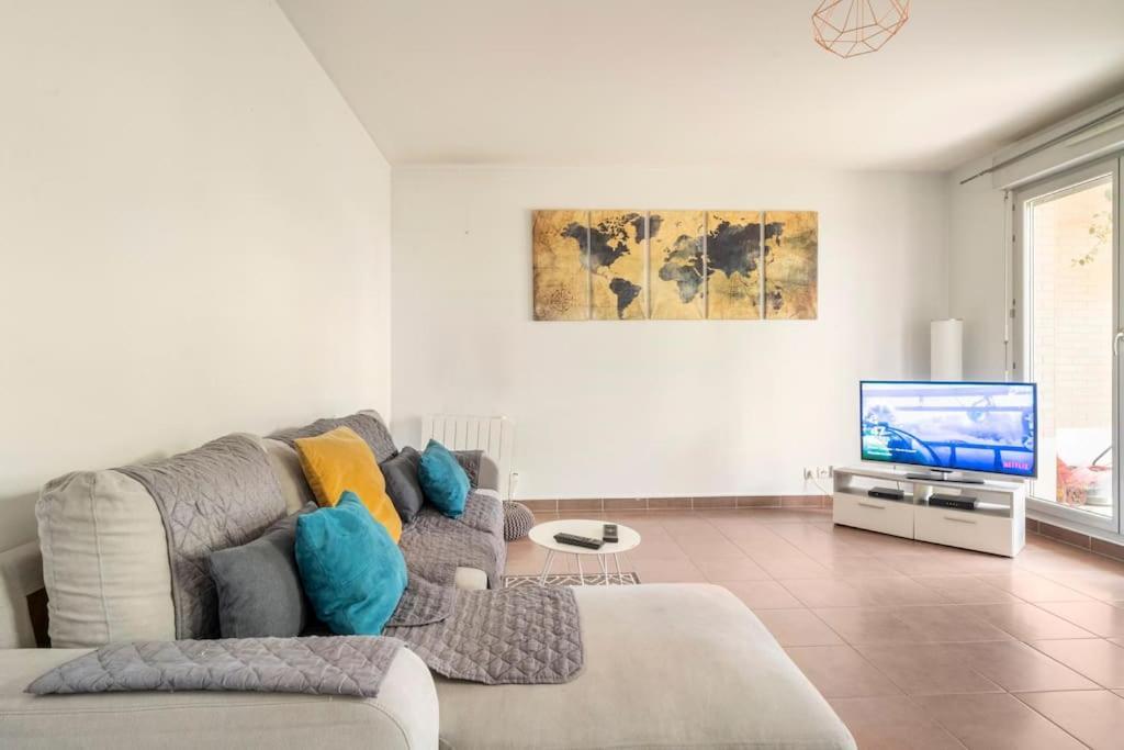 Appartement Avec Jardin Et Terrasse Pres De Paris Mantes-la-Jolie Eksteriør bilde